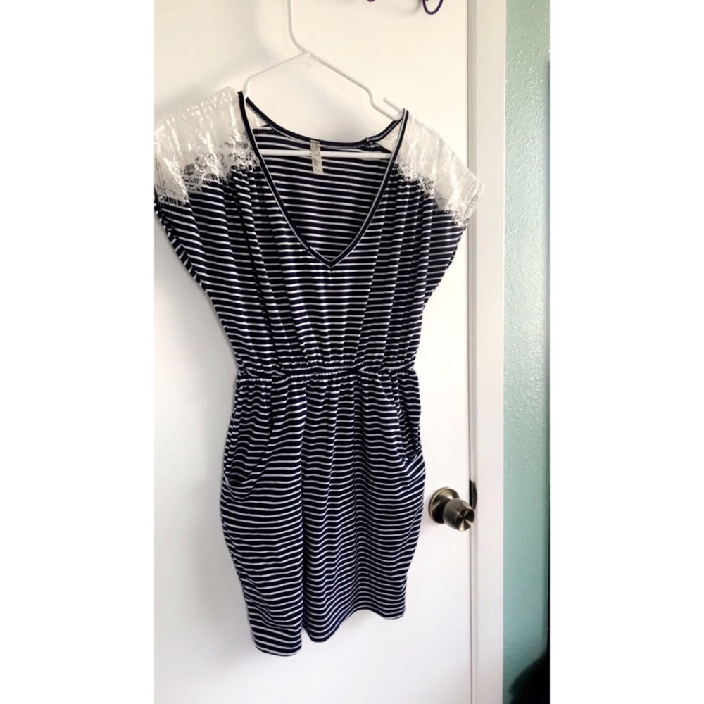 Tee with lace Dress with pockets